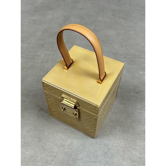 LOUIS VUITTON RARE Monogram Patent Leather Bleecker Cosmetic Box Bag - Picture 3 of 12